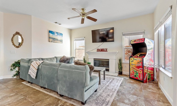 Elk Grove House | Spacious 5BR 3BR w Pool Table, Air Hockey, Games and more!