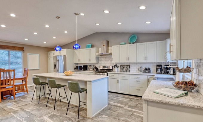 Southwest Colorado Springs House | Spacious 5BR Family Retreat Near Broadmoor & Garden of the Gods