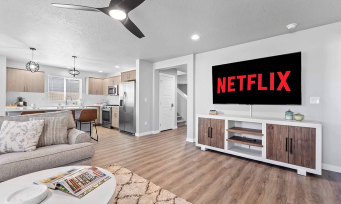 Meridian House | Spacious 5BR - Gamer Room - Hot Tub & Pool Access