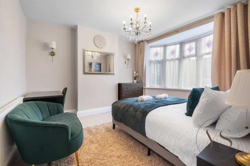 Wednesbury House | Spacious 5BR Home in 113 Park Lane with Free Parking Near M6 and Walsall Town Centre