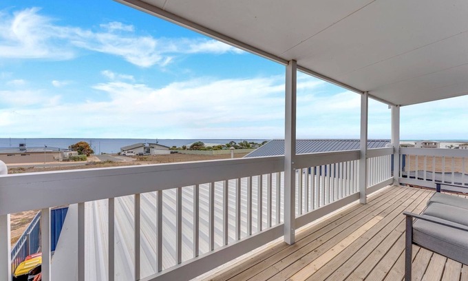Port Victoria House | Spacious 5BR Retreat w/Ocean Views, Sleeps 13, Walking distance to the Beach