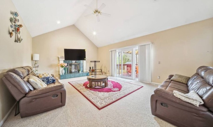 Solon House | Spacious 5BR Solon Home - BBQ Grill, Fire Pit