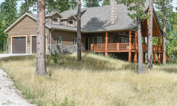 Deadwood Cabin | Spacious 5BR w/Large Covered Deck, and Hot Tub Minutes to Deadwood!