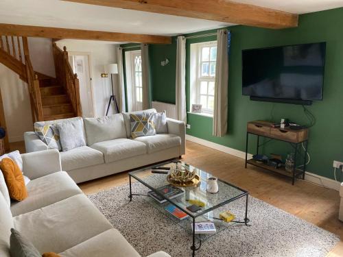 Tilney Fen End House | Spacious 6-Bed Countryside Home Surrounded by Nature