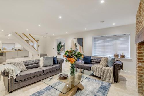 Irstead House | Spacious 6-Bed Home, Near The Norfolk Broads