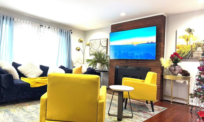 Wheaton-Glenmont House | Spacious 6-bedroom house in charming Silver Spring with WiFi, AC