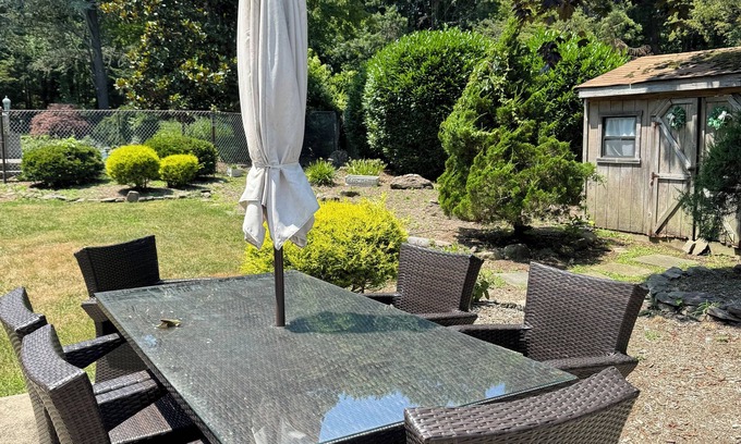 Dix Hills House | Spacious 6-bedroom house centrally located with pool in charming Dix Hills.