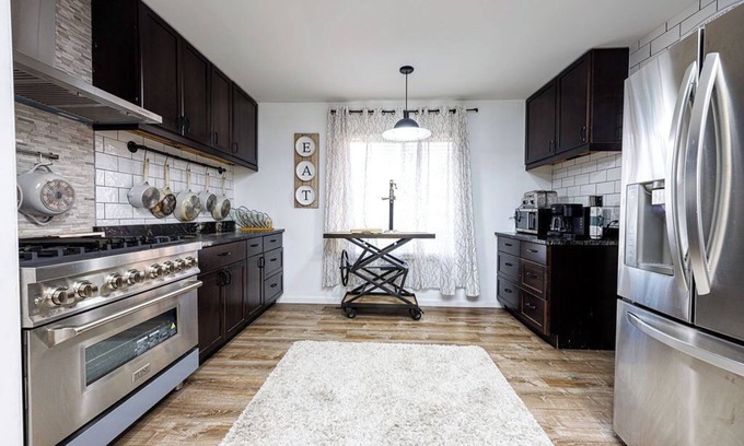 Kettering House | Spacious 6-bedroom house in Dayton Ohio.
