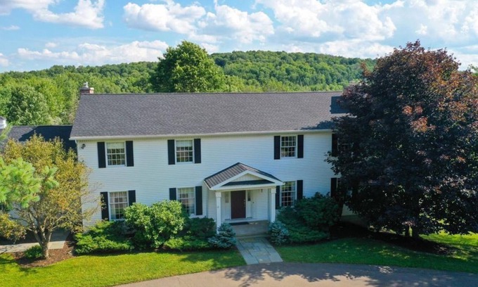 Vestal House | Spacious 6-bedroom house with AC, fitness room, pool, WiFi in charming Vestal
