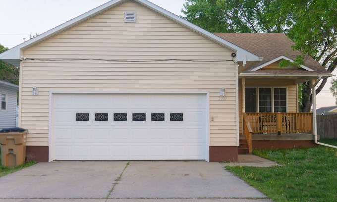 Grand Island House | Spacious 6-bedroom house in Grand Island. Centrally located home.