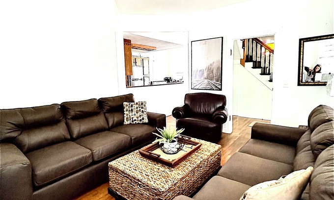 Port Clinton House | Spacious 6-bedroom house for your Lake Erie Escape -The Lake Erie Inn