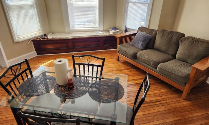 Springfield House | Spacious 6-bedroom house in charming Springfield with AC, WiFi