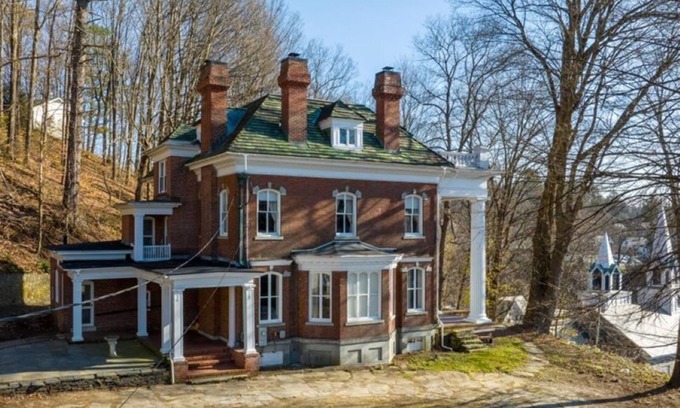 Springfield House | Spacious 6-bedroom house with AC, WiFi in charming Springfield