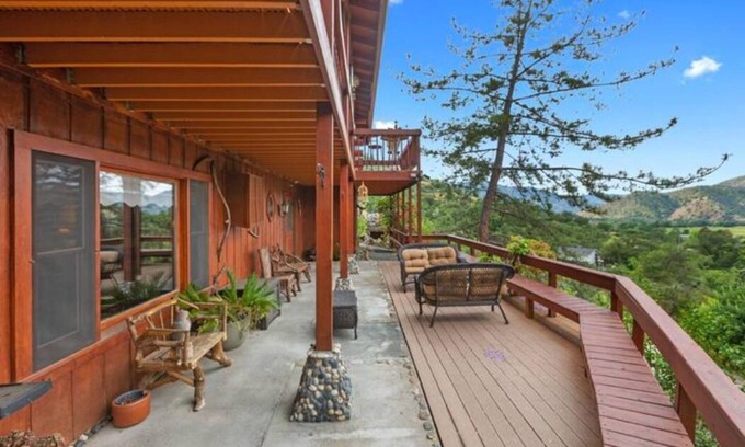 Three Rivers Cabin | Spacious 6-bedroom cabin with AC and WiFi in tranquil Three Rivers