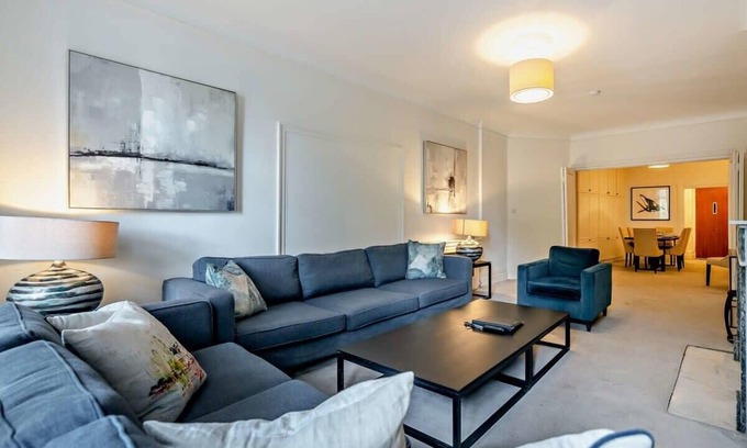 St. Johns Wood Apartment | Spacious 6 Bedrooms flat close to Regents Park