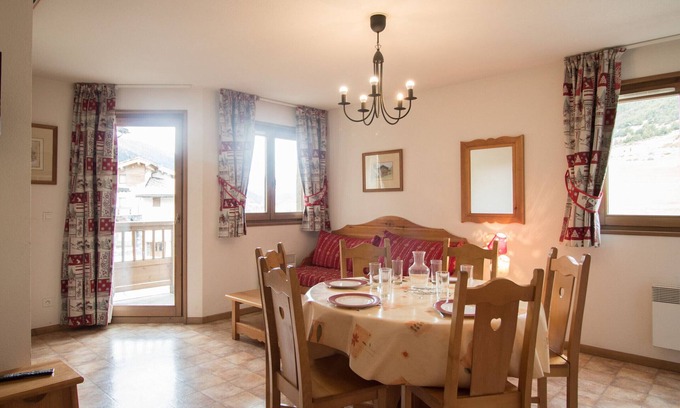 Val Cenis Apartment | Spacious 6-Person Apartment at the Foot of the Slopes with Parking & WiFi