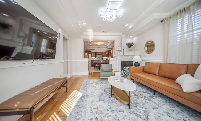 Dudley - Brunswick King House | Spacious 6BR 2unit near Downtown