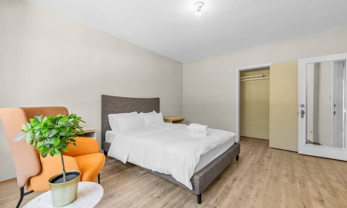 Vancouver South House | Spacious 6BR Home in Vancouver Near SkyTrain
