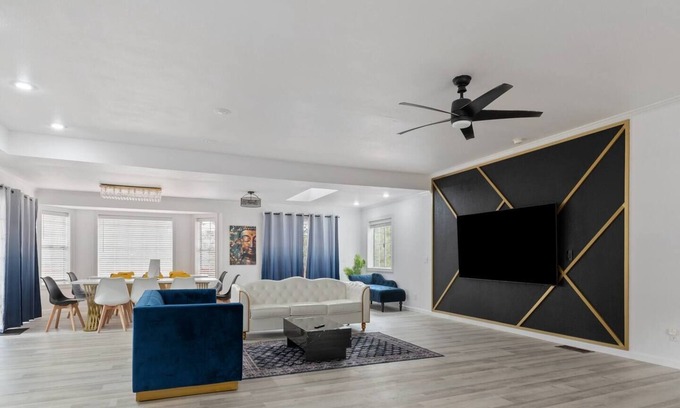 Coarsegold House | Spacious 6BR Retreat Sleeps 20 Near Yosemite & Bass Lake