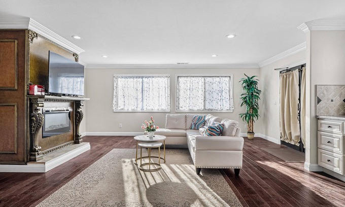 San Jose House | Spacious 7-bedroom house in delightful San Jose with WiFi, AC