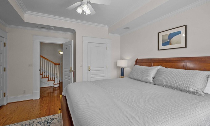 Roper House | Spacious 7-bedroom house Near Mackey's Marina and the Albemarle Sound.