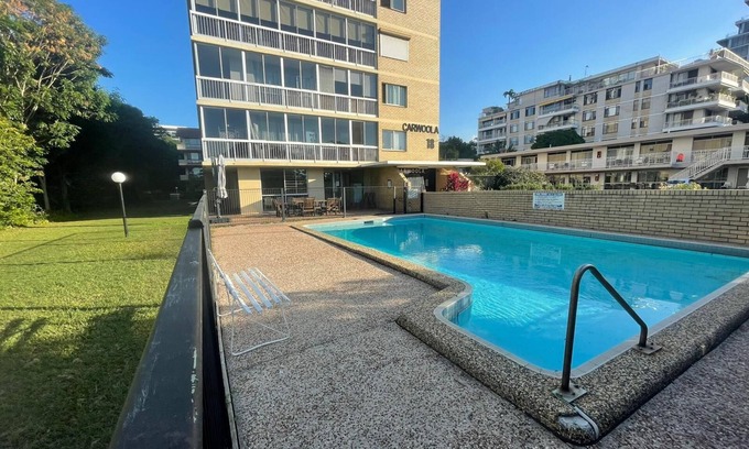 Southport Apartment | Spacious +7 Guest Beachfront Unit