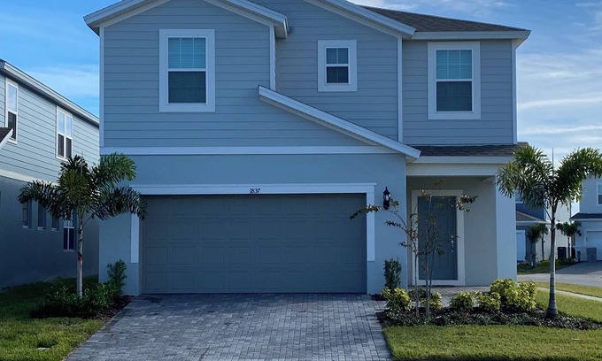Davenport House | Spacious 7BR House in FABULOUS Davenport Resort w/Fitness room and Lazy River