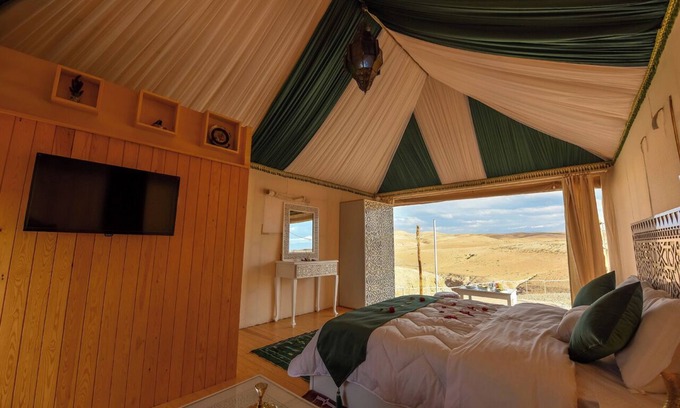 Gueliz Cabin | Spacious 9-bedroom lodge in enchanting Marrakech with WiFi, AC