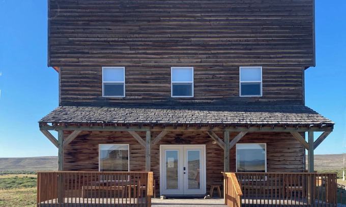 Daniel Cabin | Spacious 9-bedroom lodge in charming Big Piney with WiFi