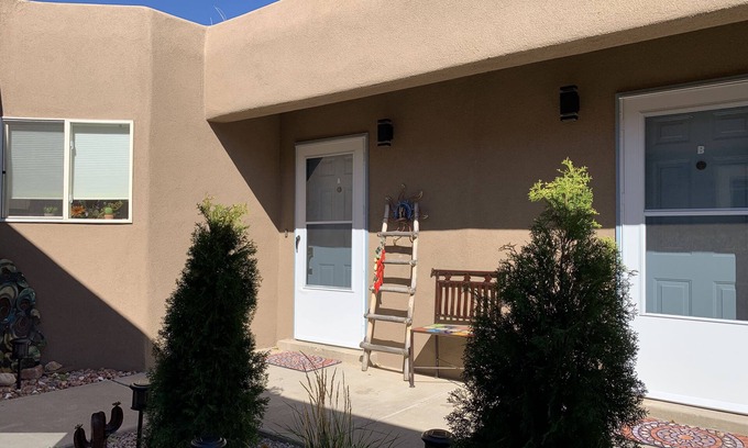 Southside Apartment | Spacious 950 sq ft 2 BR 1.7BA w/yard (Remodeled)