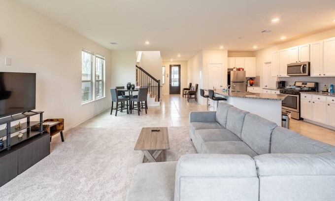 Rosenberg House | Spacious 9Beds Private Luxury Family Vacation Home