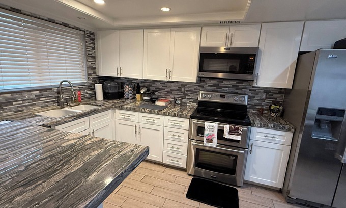 Las Vegas Condo | Spacious & Accessible 2-bedroom Condo with Pool & Private Garage, BEST LOCATION!