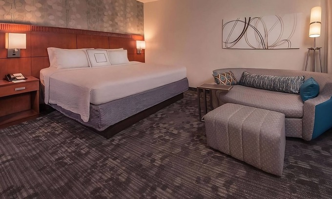 Rosslyn Apartment | Spacious Accessible Room, w/Self- Parking, Pets are Allowed