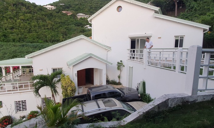 Almond Grove House | Spacious accommodation