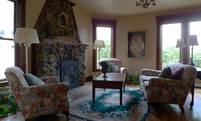 Manitou Springs House | Spacious ADA accessible Victorian in the Heart of Manitou Springs