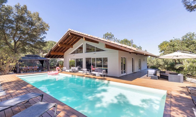Moliets-et-Maa Villa | Spacious air-conditioned villa with heated pool, 900m ocean on a golf course with hotel services