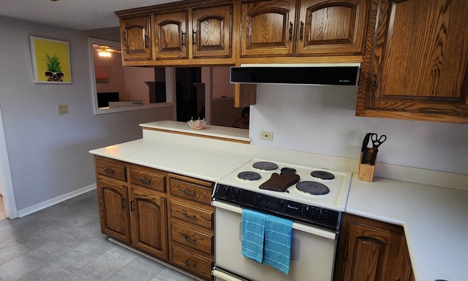 Fort Mohave House | Spacious Ample Parking Across from shops & Fast Food. Multiple Family Friendly