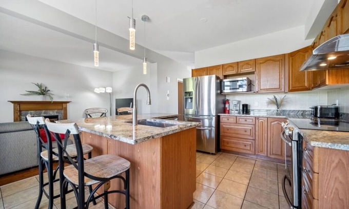Ledbury - Heron Gate - Ridgemont - Elmwood Bed & Breakfast | Spacious and Beautiful 3 bedroom in the heart of Ottawa