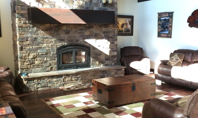 Sterling Cabin | Spacious and beautiful 5400 sq. ft. cabin located near Palisade State Park.