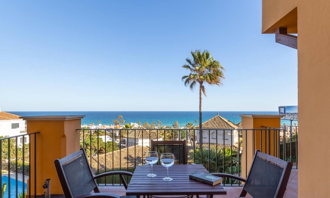 Manilva Cottage | Spacious and bright apartment with parking and terrace next to the beach