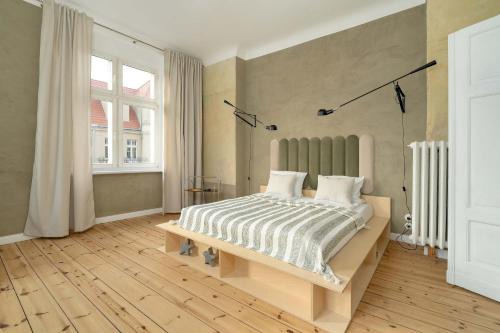 Grunwald Apartment | Spacious and Bright Apartment with Balcony near MTP by Noclegi Renters