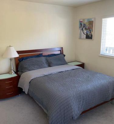 Richmond House | Spacious and bright bedroom with private bathroom