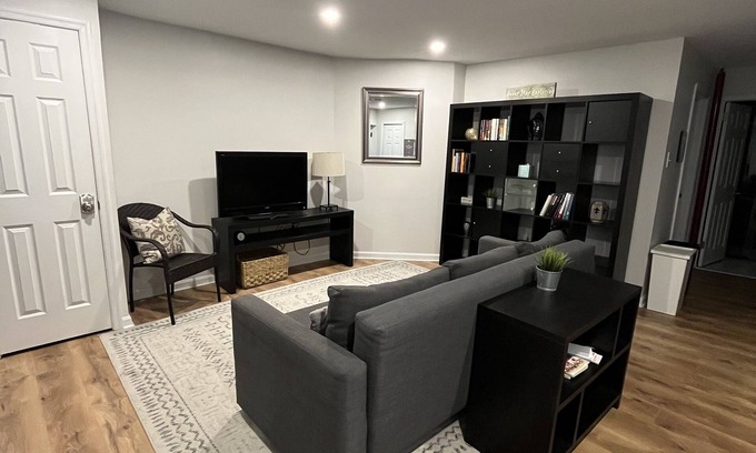 Trinidad Apartment | Spacious and bright 1bd English basement near Capitol w/free street parkingn