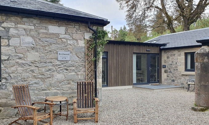 Pitlochry Cottage | Spacious and Charming Retreat in Pitlochry!