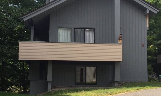 Lincoln House | Spacious and charming, 3Bedroom 2Bath townhouse Sleeps 8-10