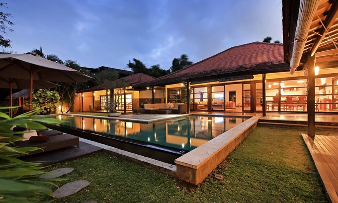 Dyanapura Villa | Spacious and comfortable 4 Bedrooms villa near the beach, great location