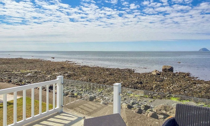 Lendalfoot House | Spacious and contemporary holiday home providing superb space and comfort.