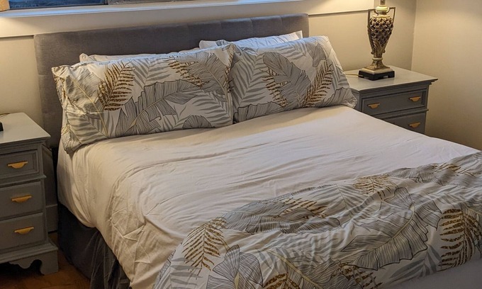 Falls Church House | Spacious and Convenient condo in Tysons