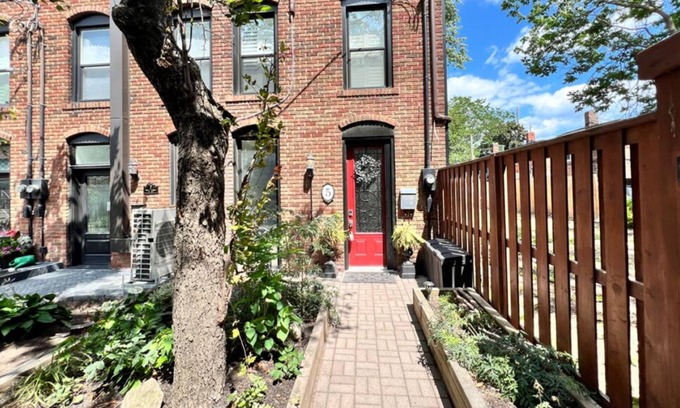 Riverside House | Spacious and Cozy 3-Bed, 2-Bath Residence in Toronto, ON