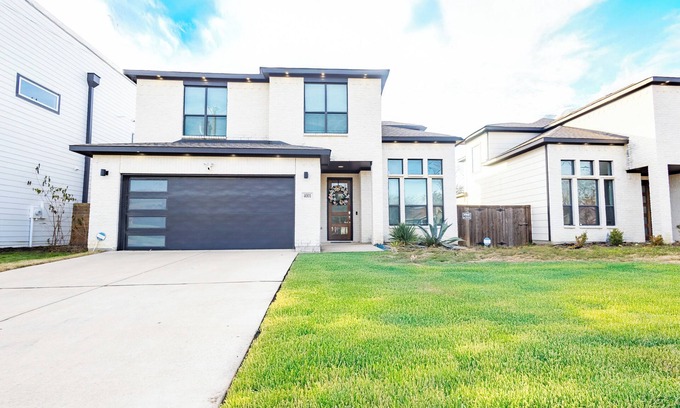 West Dallas House | Spacious and cozy 4-bedroom house with WiFi and AC in phenomenal Dallas
